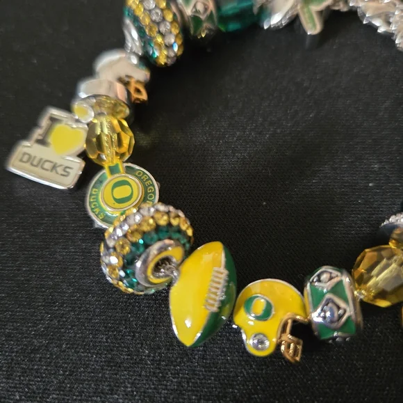 NWOT Oregon Ducks Green and Yellow Charm Bracelet - Picture 3 of 3